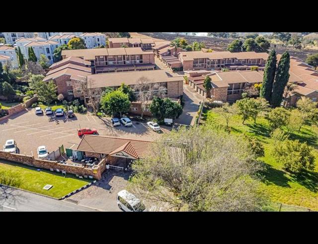 2 BEDROOM TOWNHOUSE FOR SALE IN NORTHCLIFF